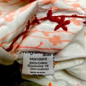 2  XLpillow cases with zipper closure! Can be used for decoration or sleeping